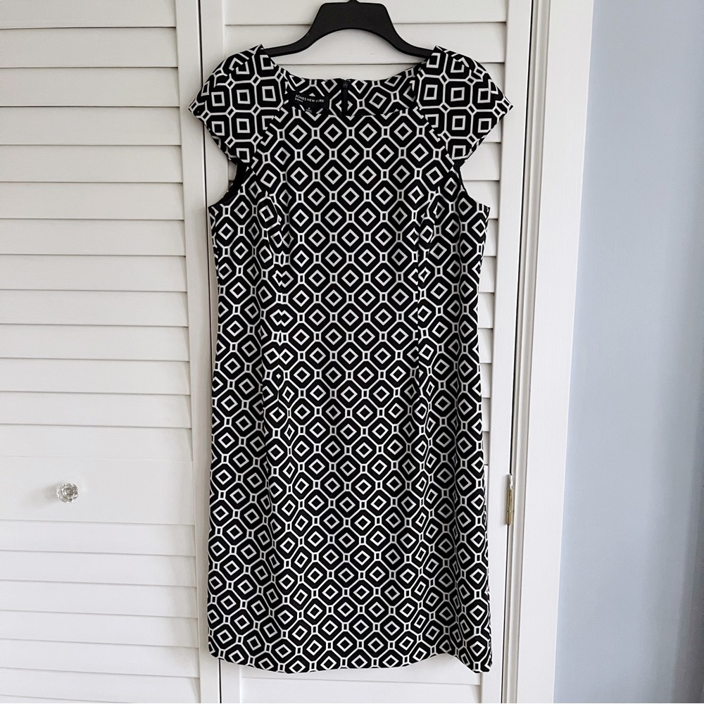 Cap Sleeve Shift Dress with Geometric Print